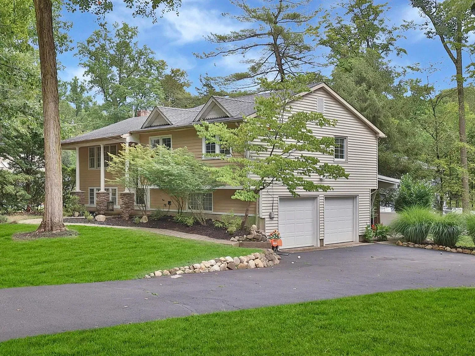 4 bed, 3.0 bath, $4,600 — Photo 3
