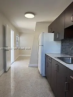 Building Photo - 1607 NW 16th Ave #1