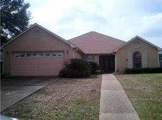 10004 Iroquois Ave, Ocean Springs, MS 39564
