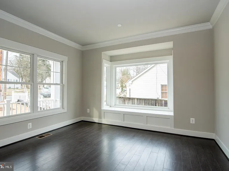 6928 Regent Ln — Photo 8