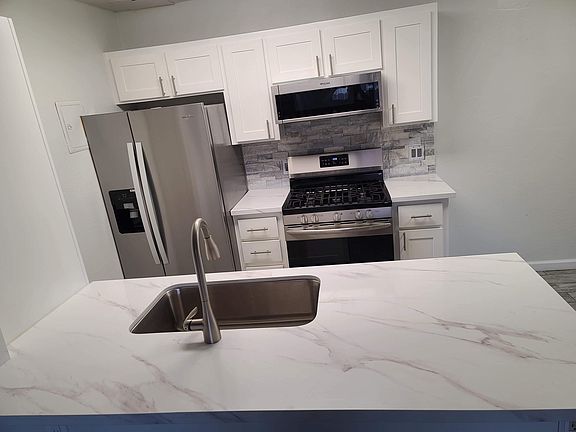 3rd image of 906 E Cameron Street
