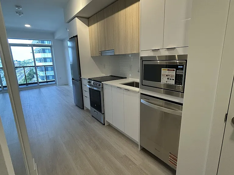 5105 Hurontario St #809 — Photo 13