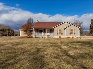 1004 Deer Run Ln, Yadkinville, NC 27055