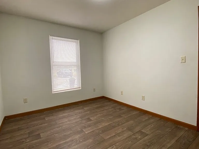 275 Woodridge Ct — Photo 12