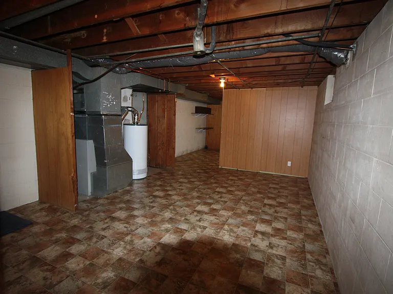 2398 Carter Ave — Photo 15