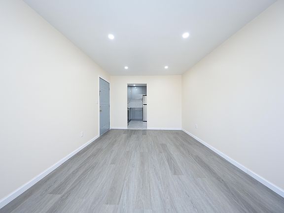 4th image of 275 Katan Ave Floor 1