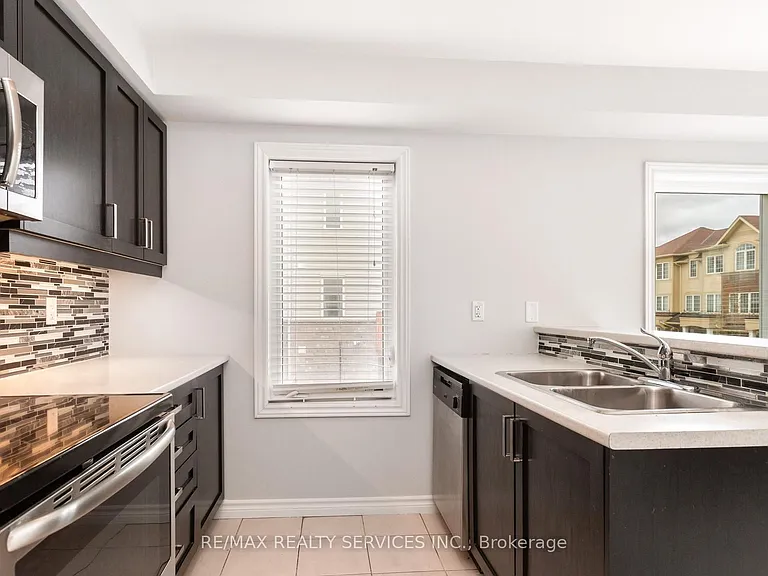 21 Dorchester Ter — Photo 21