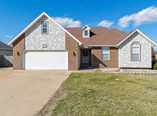 2911 W Westview St, Springfield, MO 65807