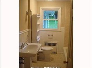 6 Whalehead Dr, Gales Ferry, CT 06335