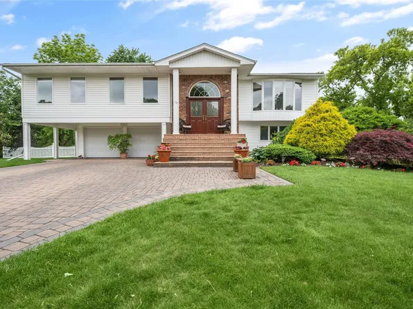 18 Peppermint Road, Commack, NY 11725