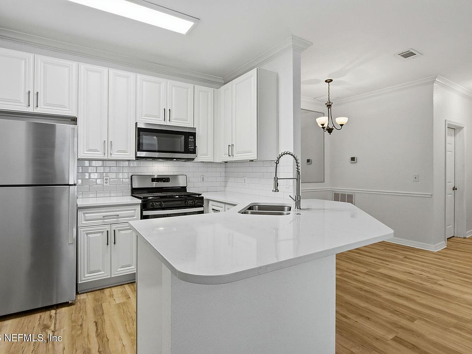 1st image of 13810 SUTTON PARK Drive N #723