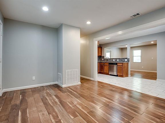 5th image of 307 Andover Dr