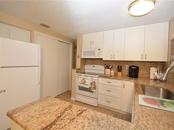 3rd image of 3438 Briar Cliff Dr