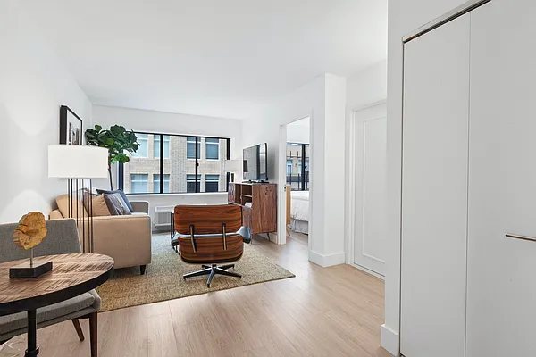 Rented by Greystar | media 1