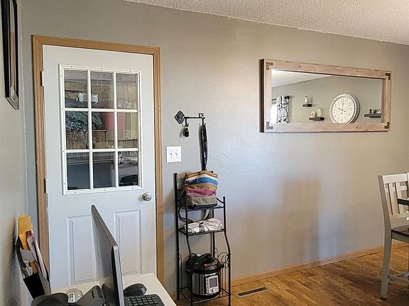 4th image of 204 W 1st Ave