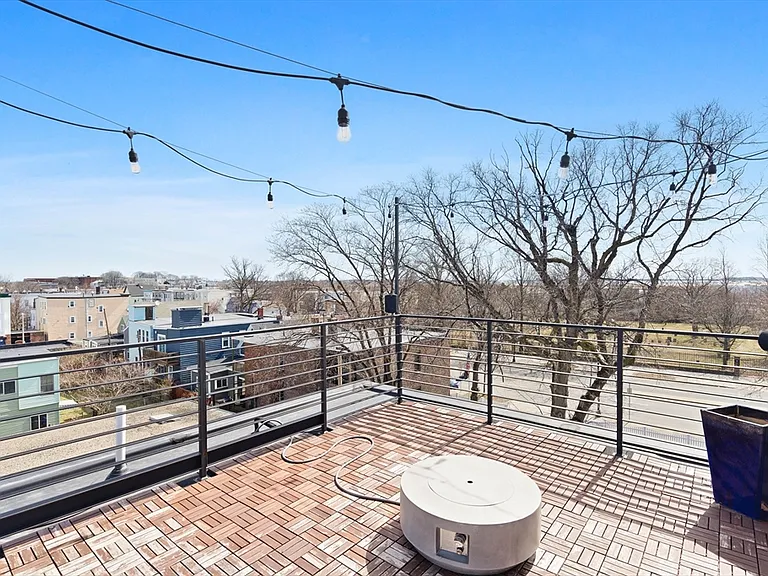 631 Saratoga St #4 — Photo 15