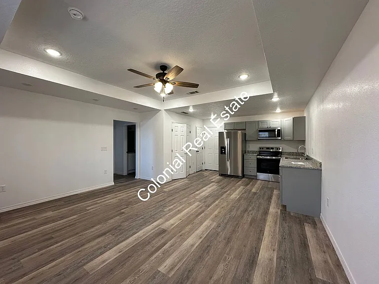 2514 E 14th St — Photo 3