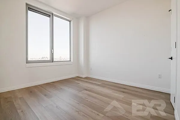 Rented by EXR | media 10