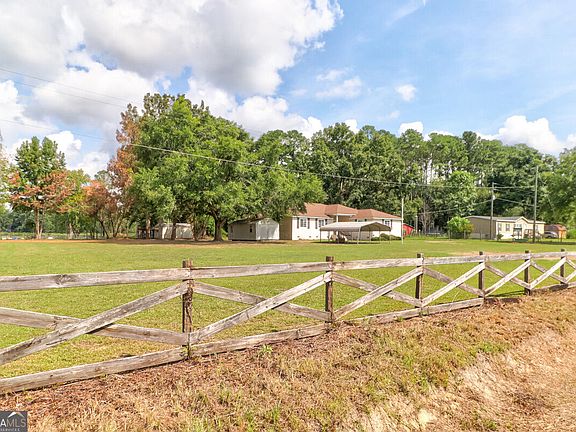3rd image of 598 Clark Rd