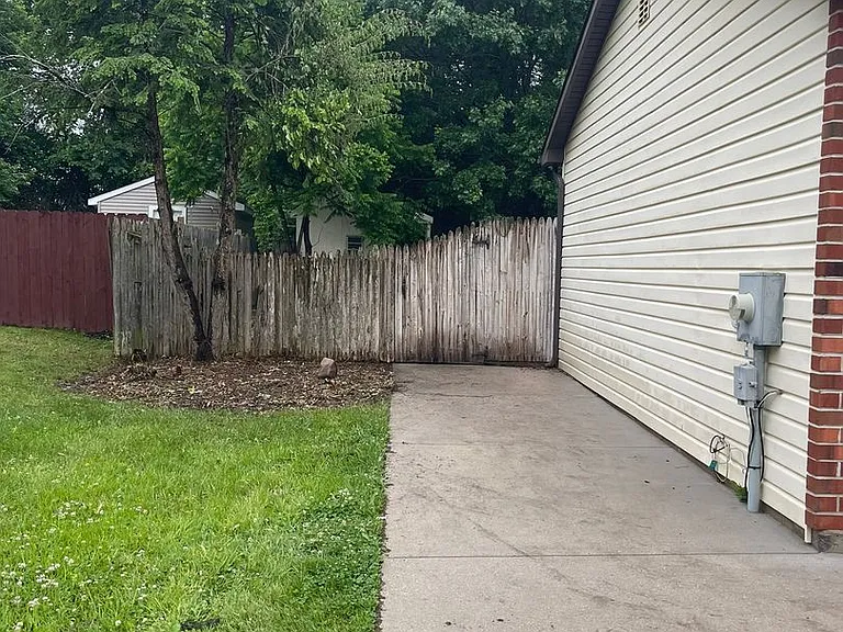 35 Honeysuckle Dr — Photo 4