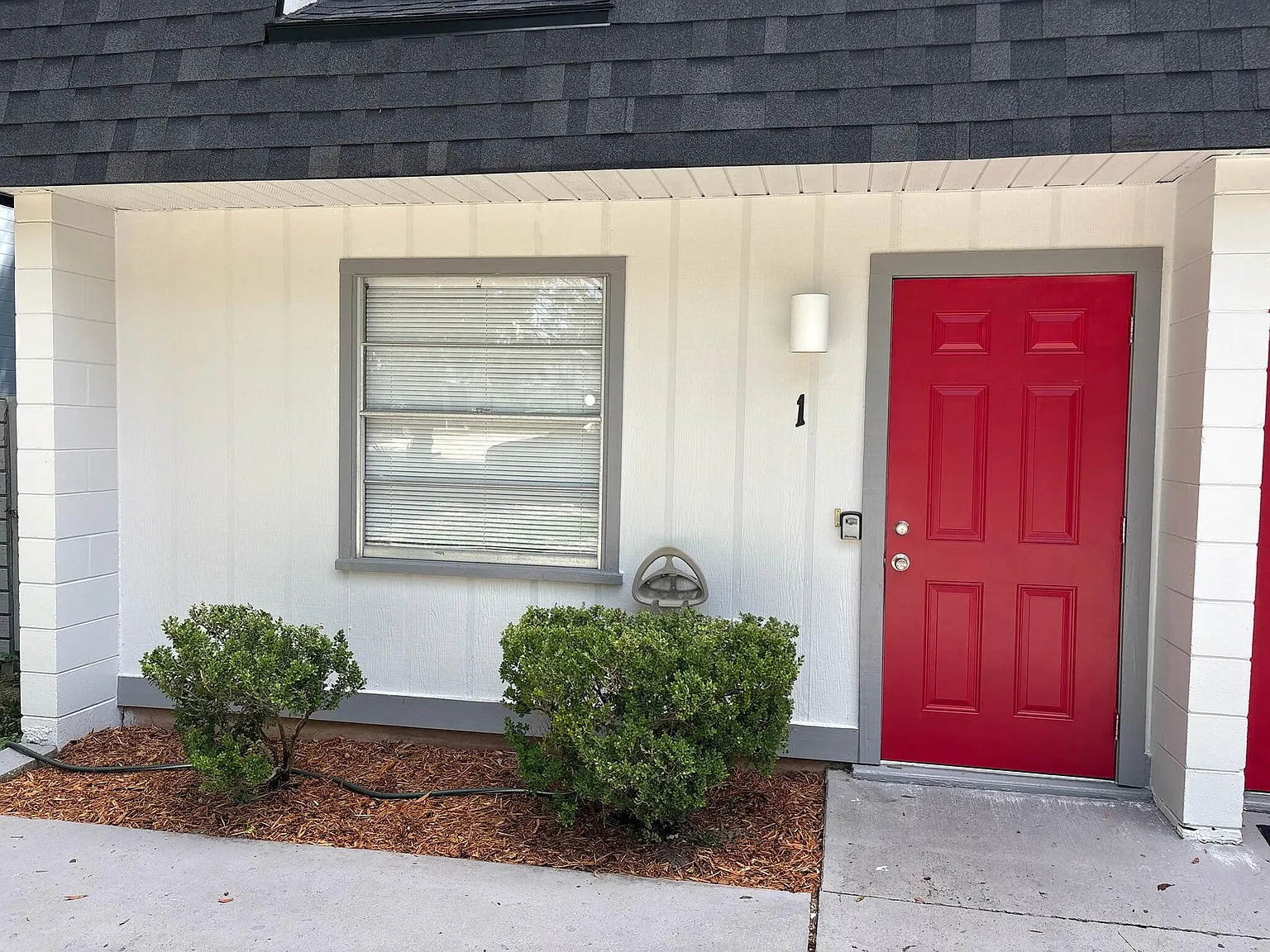 2 bed, 1.5 bath, 4290 sqft, $1,400 — Photo 3