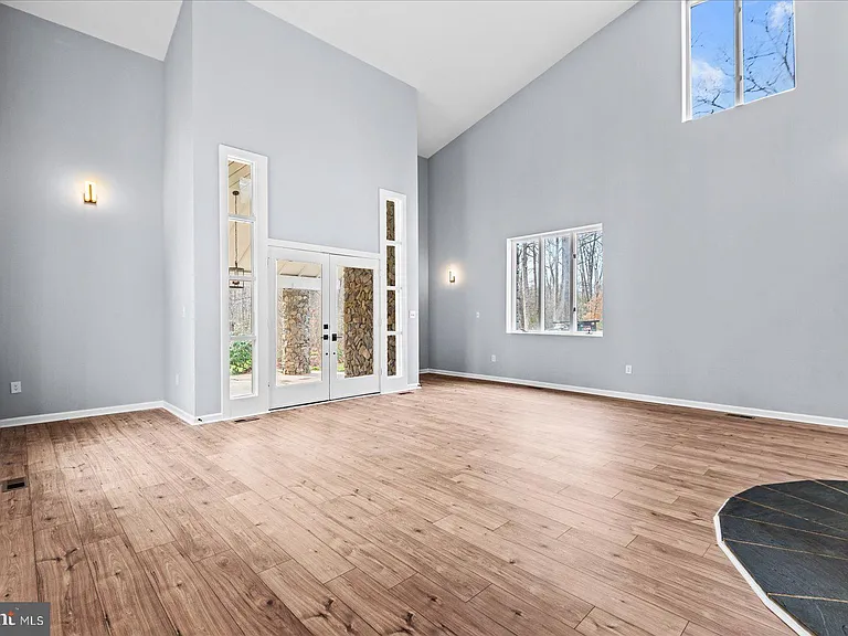 7621 River Rd — Photo 13