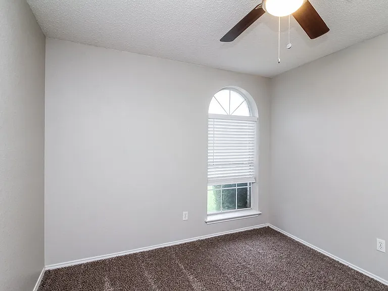 2717 Pioneer Ln — Photo 6