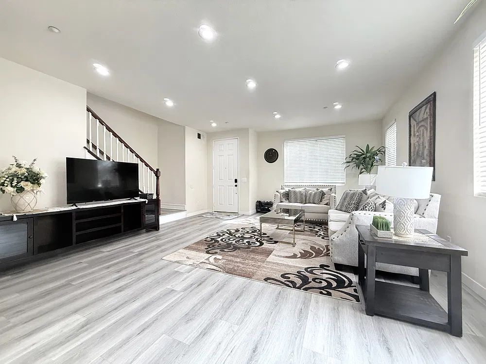 5 bed, 3136 sqft, $4,200 — Photo 4