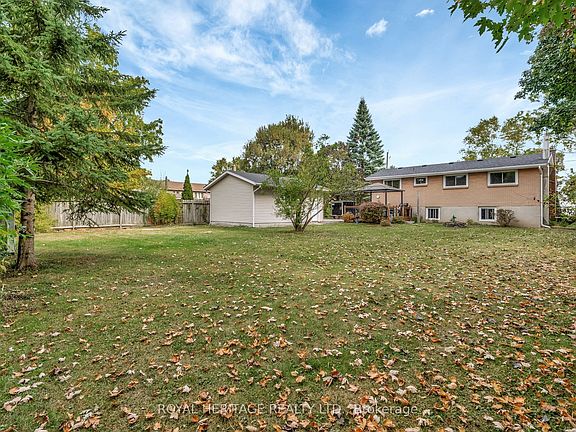 5th image of 32 Glen Rd