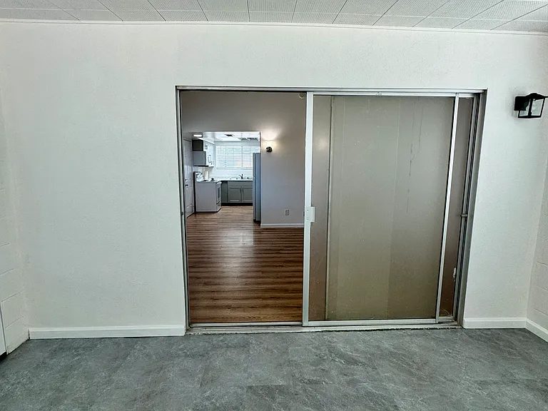 21325 Bancroft Ct — Photo 8