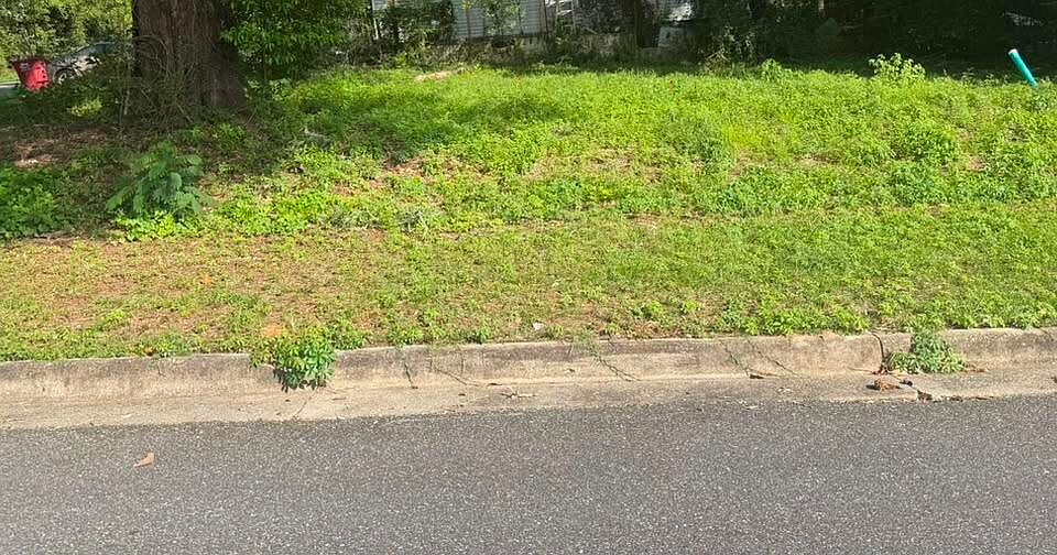 2nd image of 498 Spring St