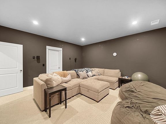 5th image of 9351 E Summerfield Dr