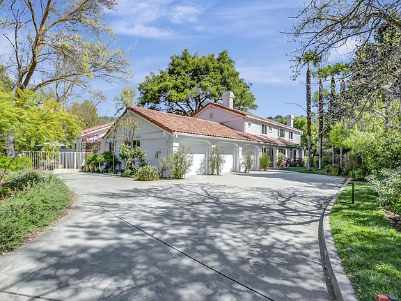 4th image of 18670 Castle Lake Dr