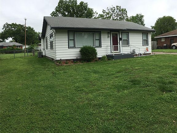 2nd image of 228 NE Myers Ave