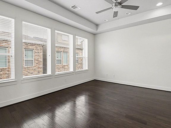 4th image of 715 Hartman St