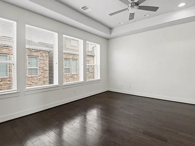 715 Hartman St — Photo 17