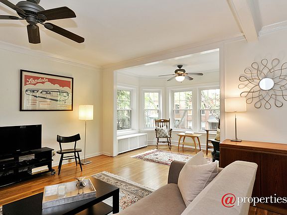 Living Room/Sunroom