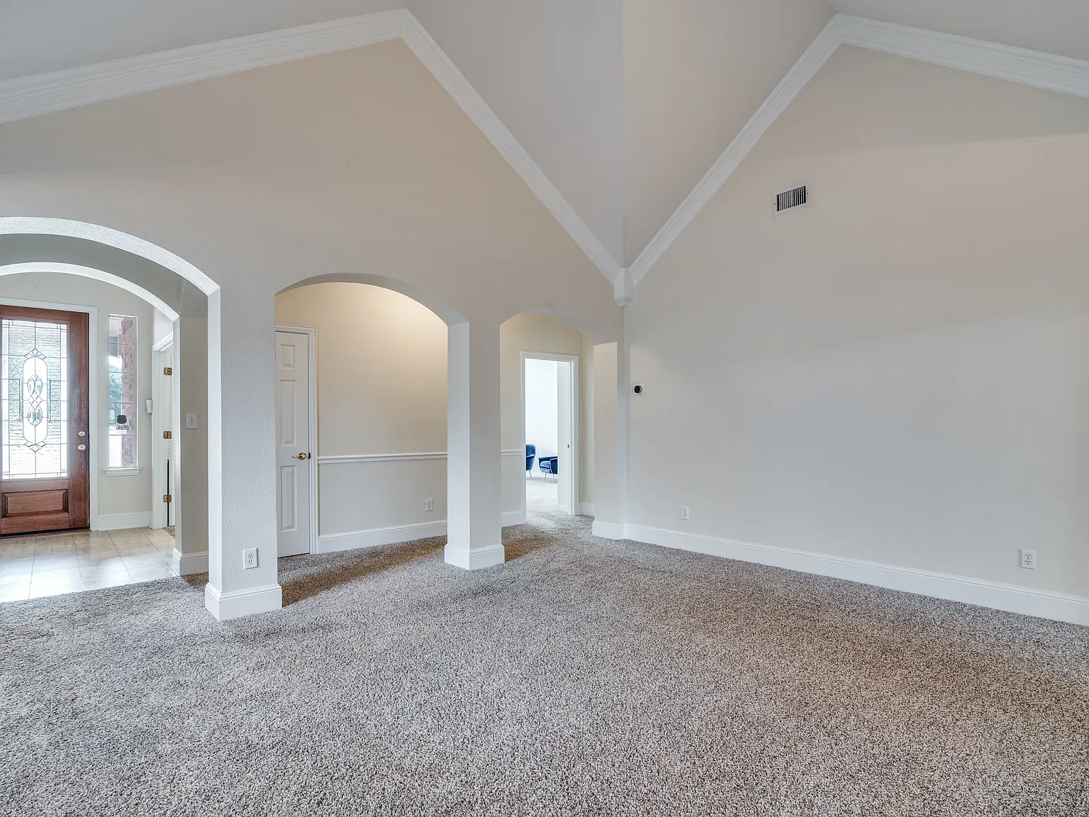 4 bed, 3.5 bath, 3103 sqft, $3,800 — Photo 2
