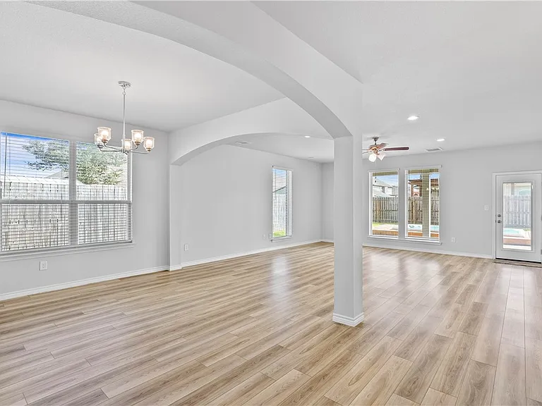 7602 Stampede Dr — Photo 4