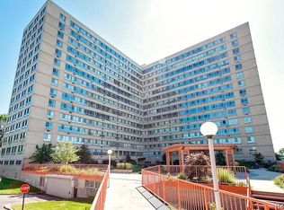 8900 E Jefferson Ave APT 824, Detroit, MI 48214