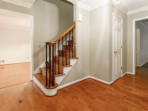 5th image of 3061 Woodlake Ct