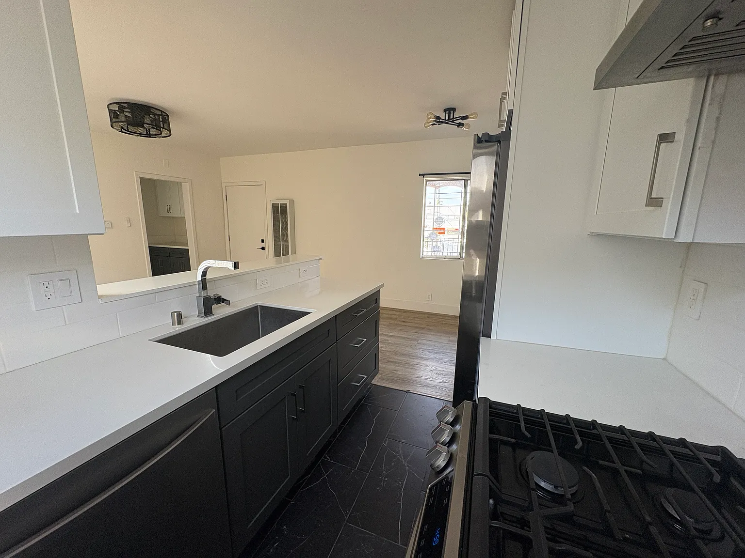 1 bed, 700 sqft, $1,890 — Photo 2