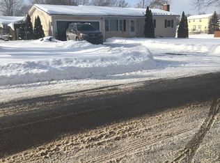 27 Sudbury Dr, Rochester, NY 14624