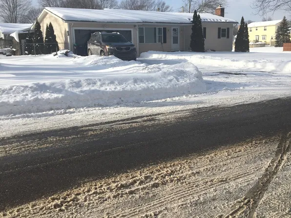 27 Sudbury Dr, Rochester, NY 14624