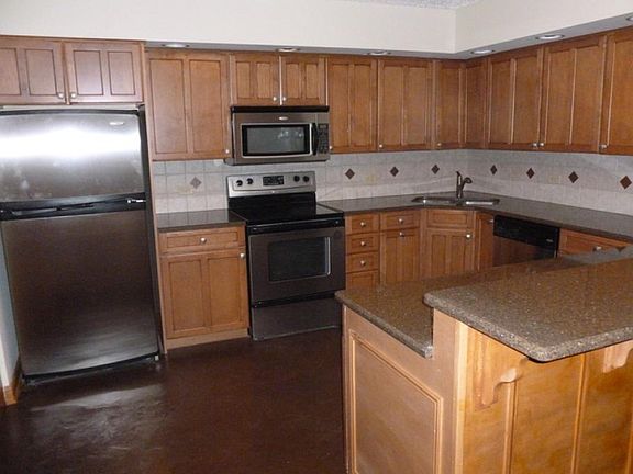 3rd image of 103 Caterpillar Dr APT 1B