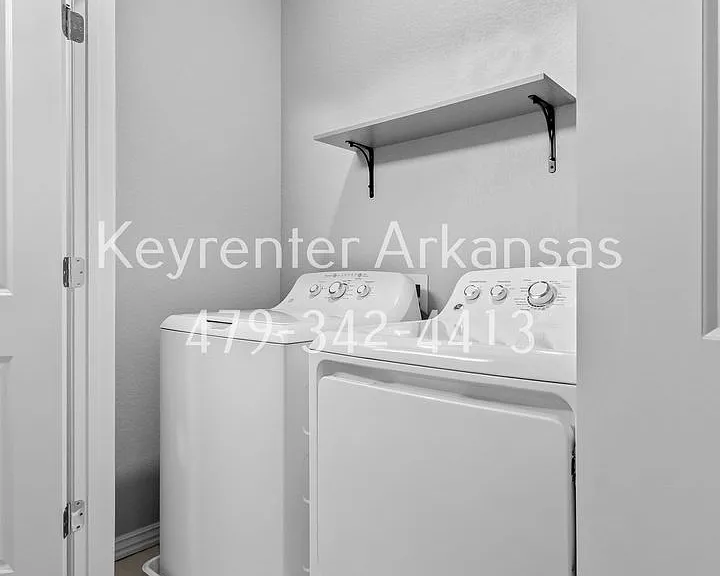1434 N Oakland Ave — Photo 26