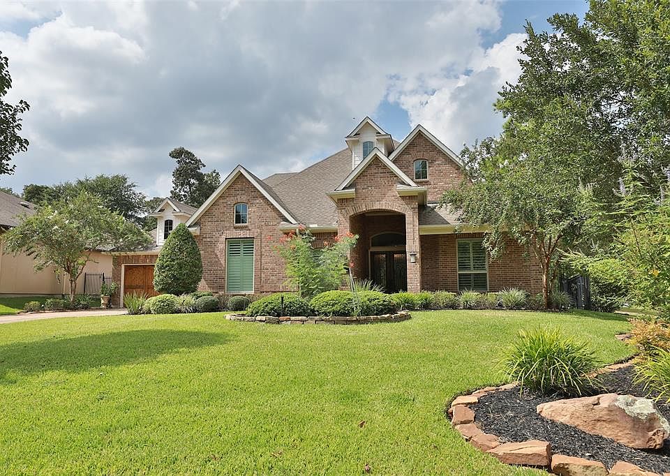 This gorgeous one story has so much room and beautiful amenities! You'll love it from the covered entry all the way to back patio kitchen and pool!
