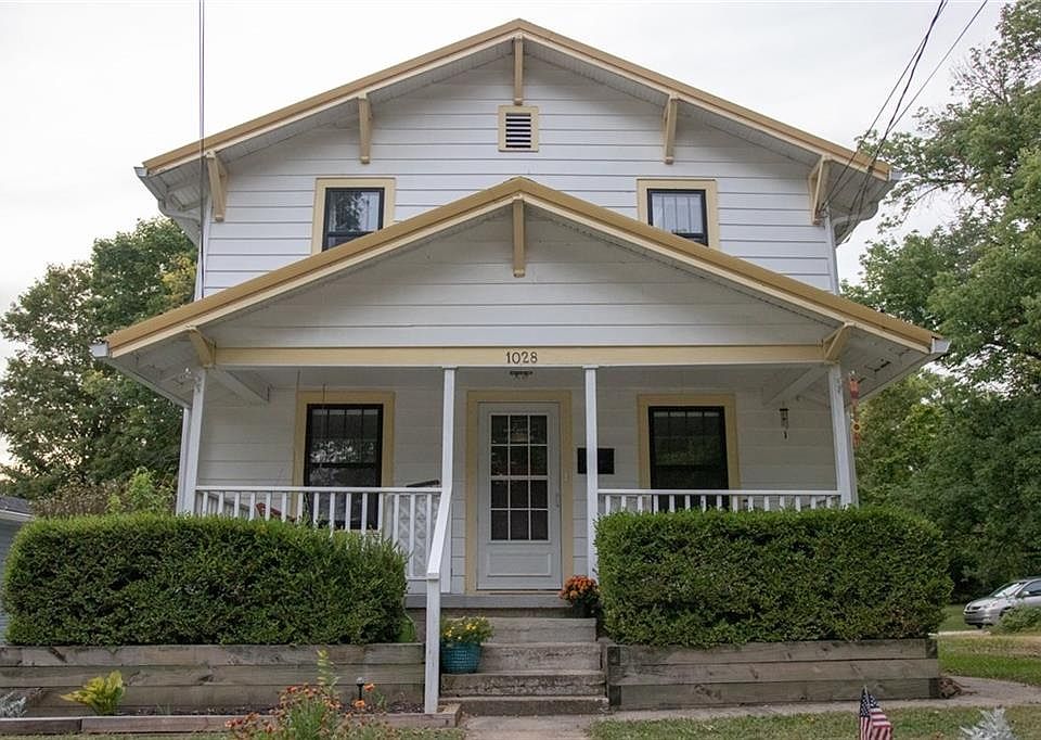 1st image of 1028 S College Ave