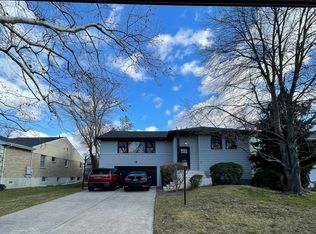 386 Felter Ave, Hewlett, NY 11557
