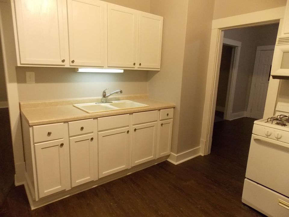 1st image of 809 N Division St